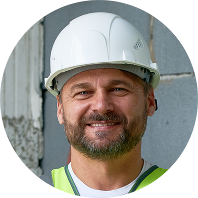 Tradesman who works with Multivista