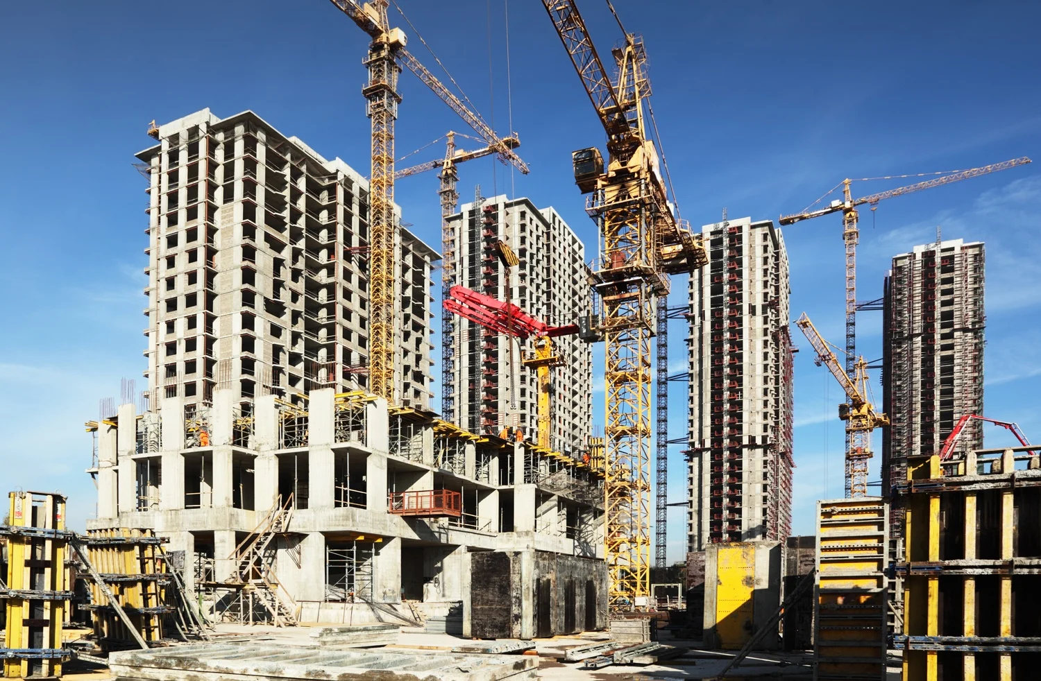 Commercial-Construction-Site-Med
