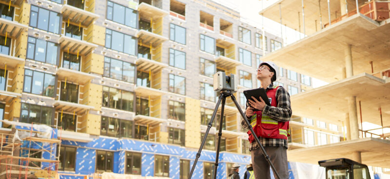 Multivista documentation specialist operates a 3D laser scanner on a jobsite
